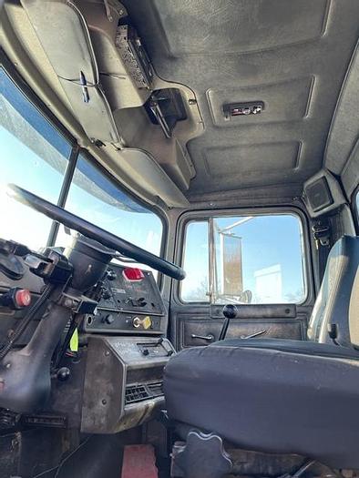 Refurbished 1997 RD 680 S Roll-off Mack E-7