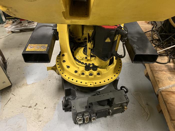 Used FANUC M900iA/600 6 AXIS ROBOT WITH R30iA CONTROL