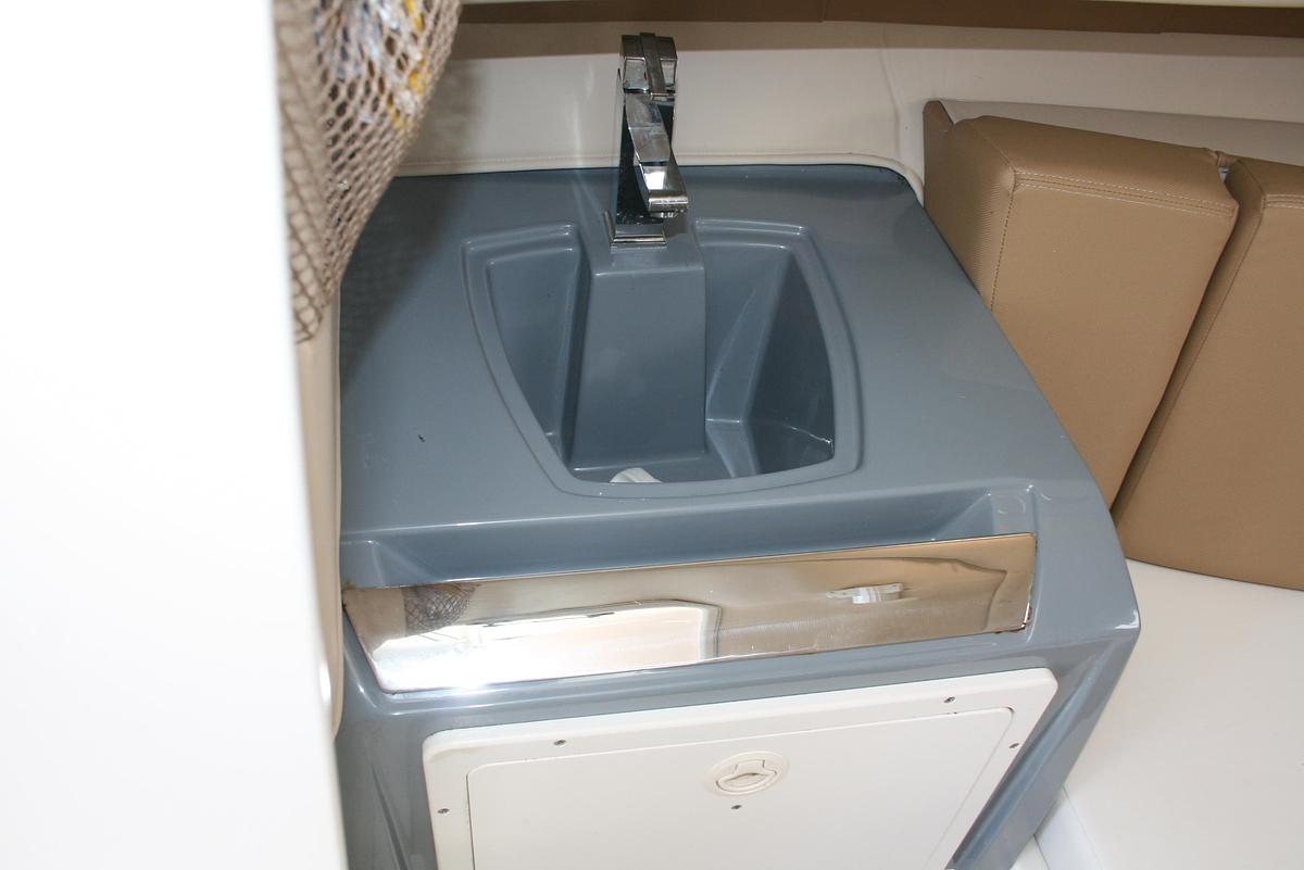 Used 2014 Seaswirl Striper 220 WA