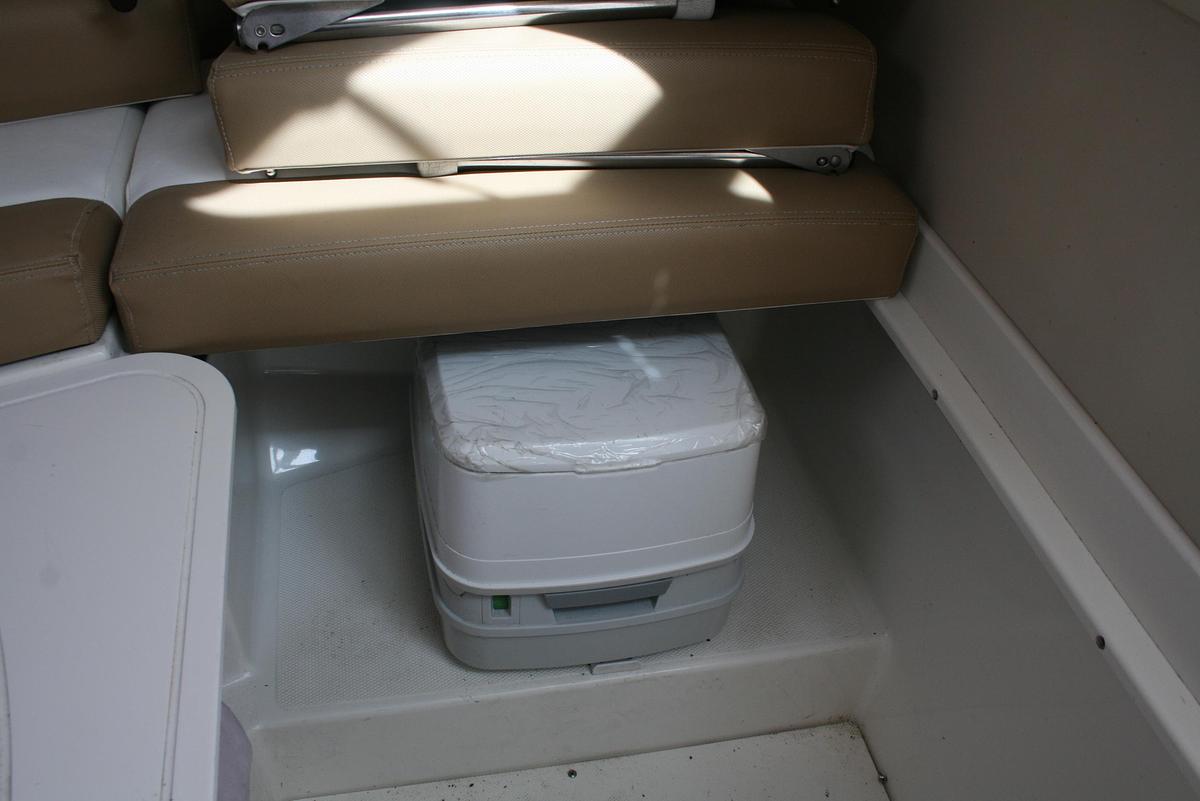 Used 2014 Seaswirl Striper 220 WA