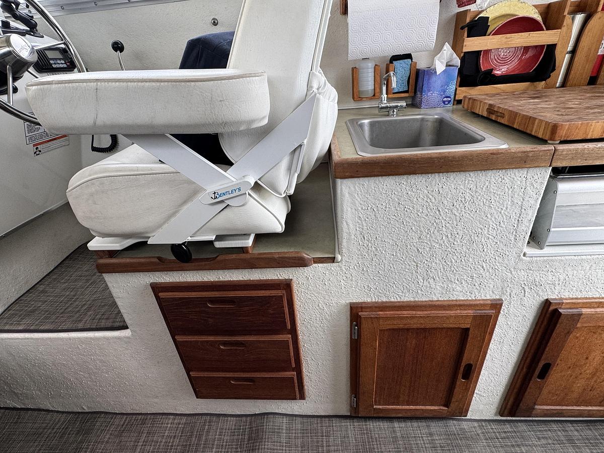 Used 2007 SeaSport 2400 Explorer