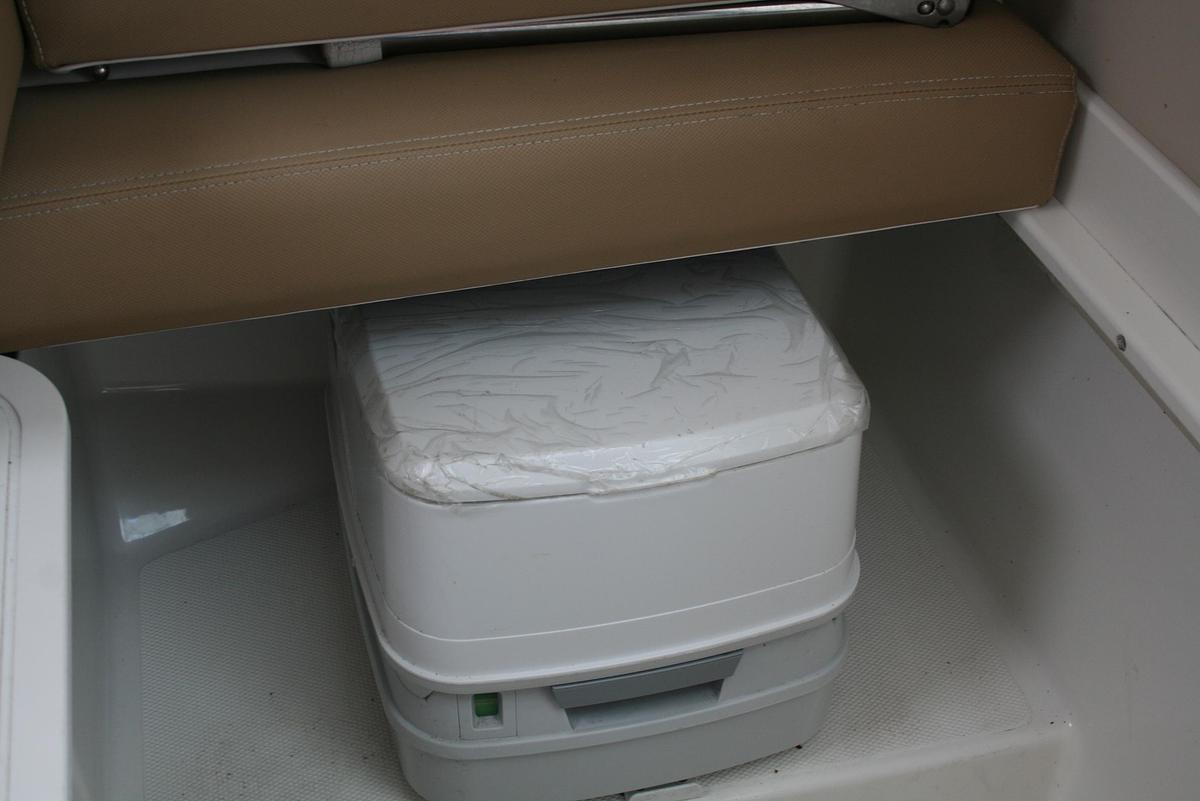 Used 2014 Seaswirl Striper 220 WA