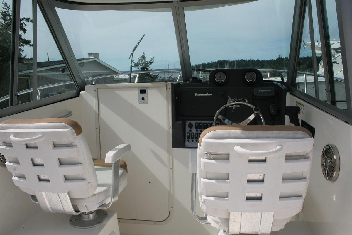 Used 2014 Seaswirl Striper 220 WA