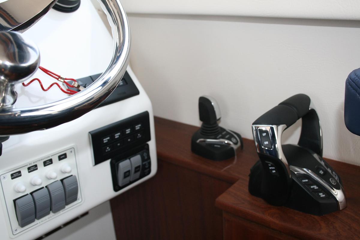 Used 2027 Ocean Sport Roamer 30 #141