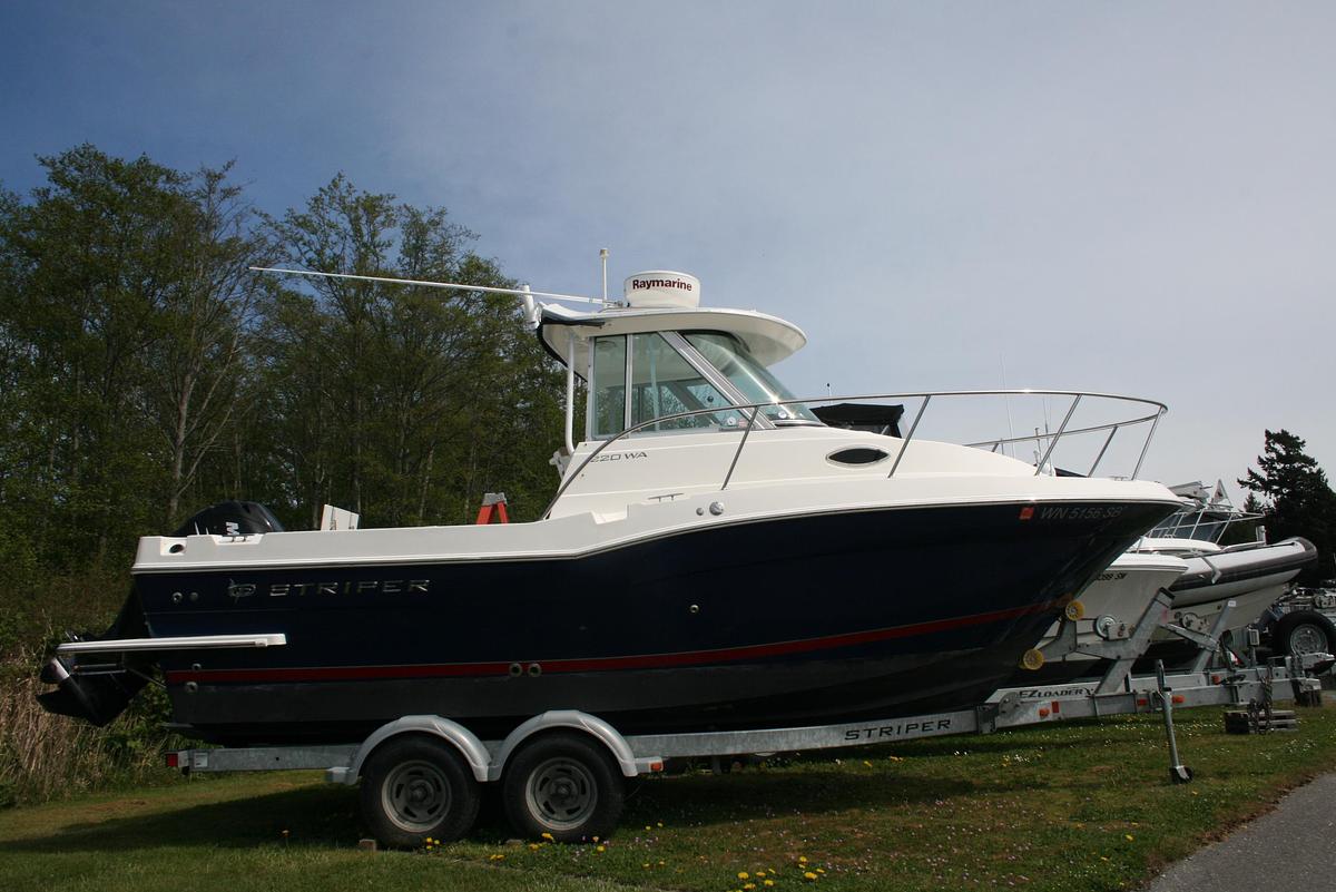 Used 2014 Seaswirl Striper 220 WA