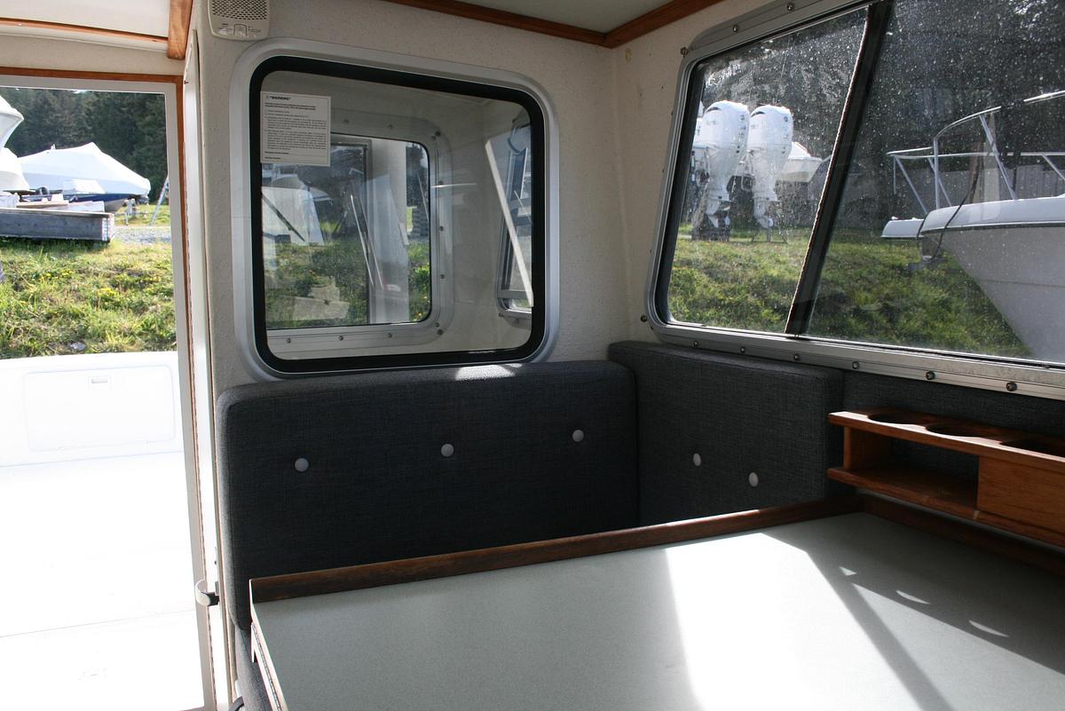 Used 2003 SeaSport 2400 Explorer