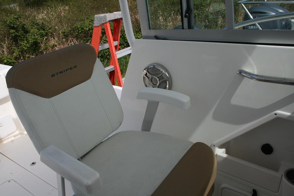 Used 2014 Seaswirl Striper 220 WA