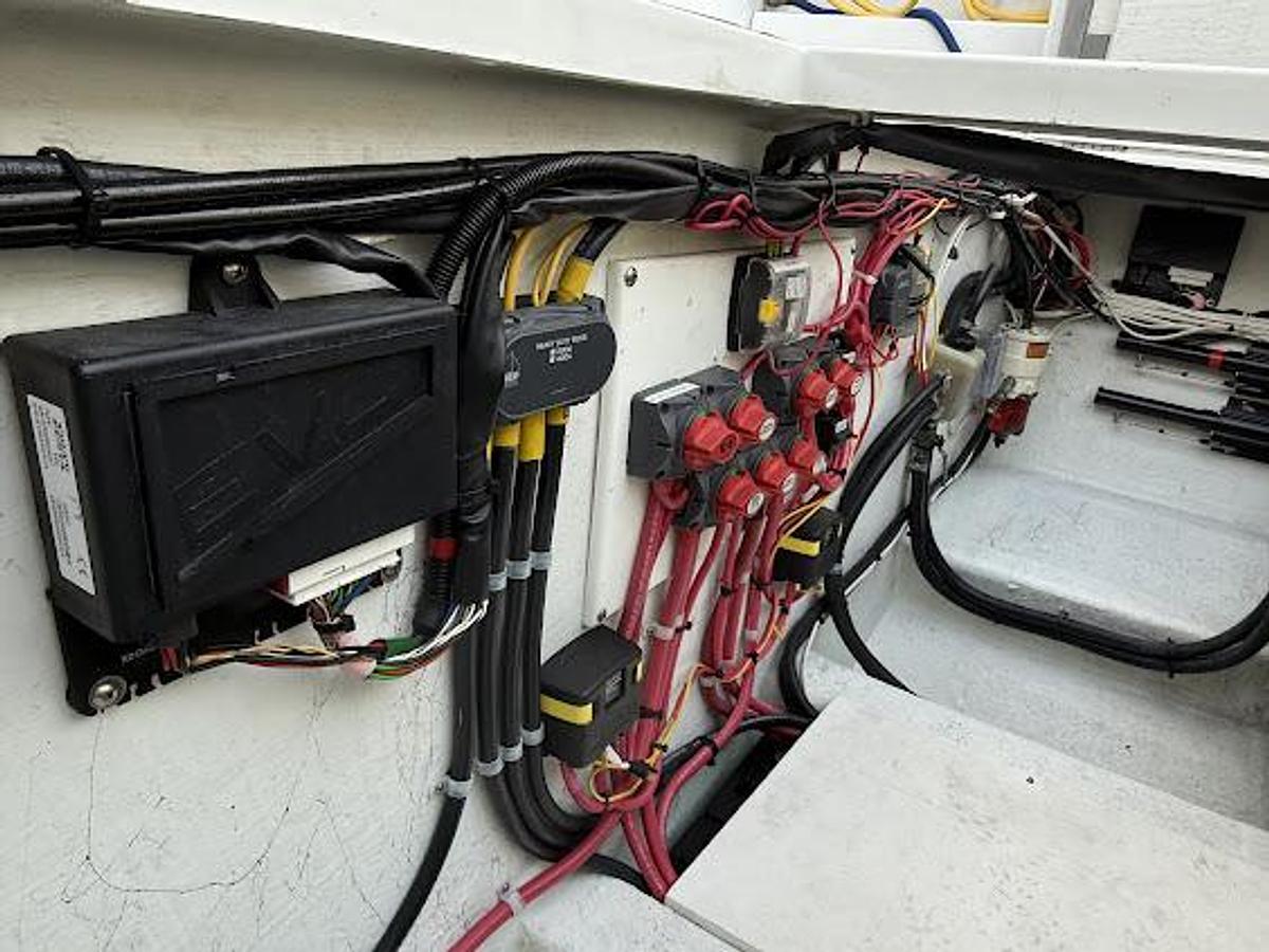 Used 2005 Ocean Sport Roamer 30 #12