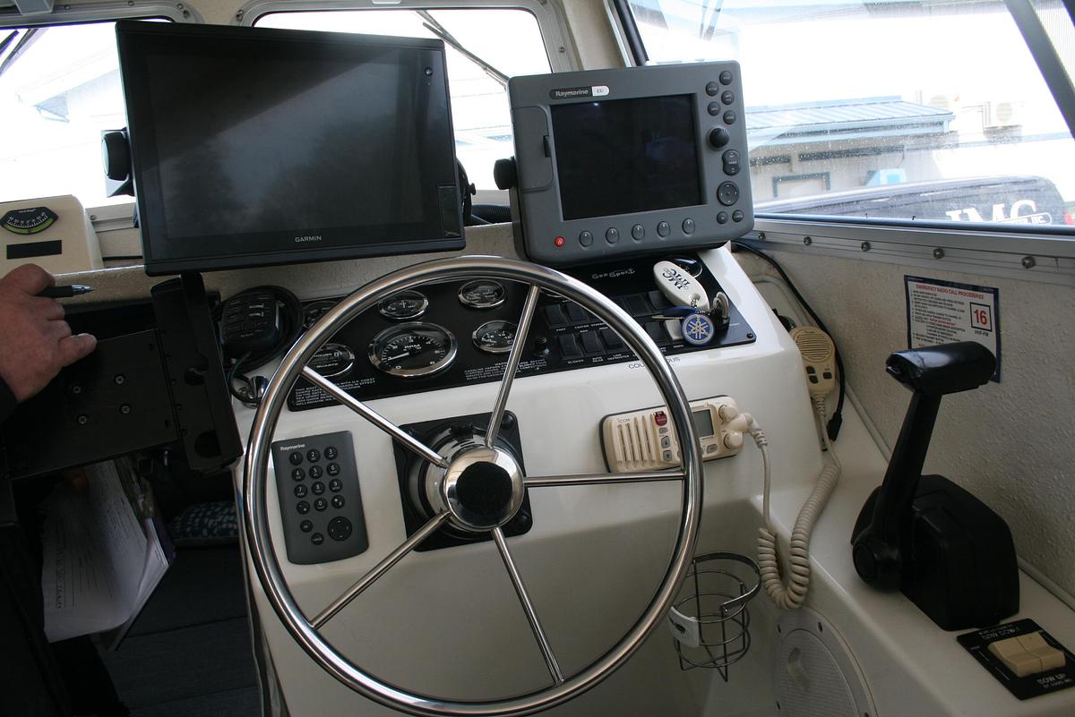 Used 2003 SeaSport 2400 Explorer