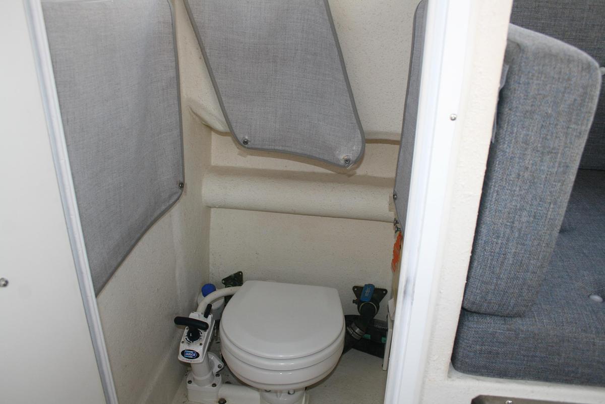 Used 2001 SeaSport 2400 Explorer