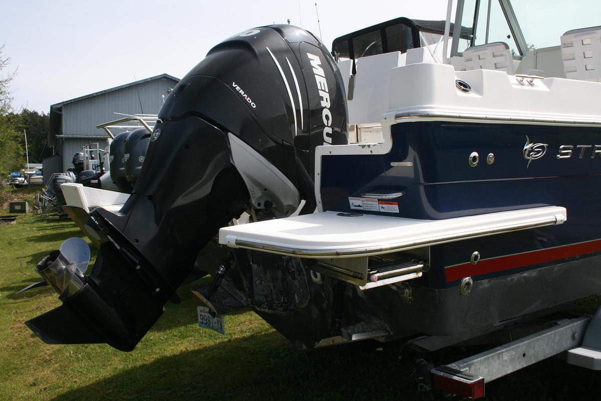 Used 2014 Seaswirl Striper 220 WA