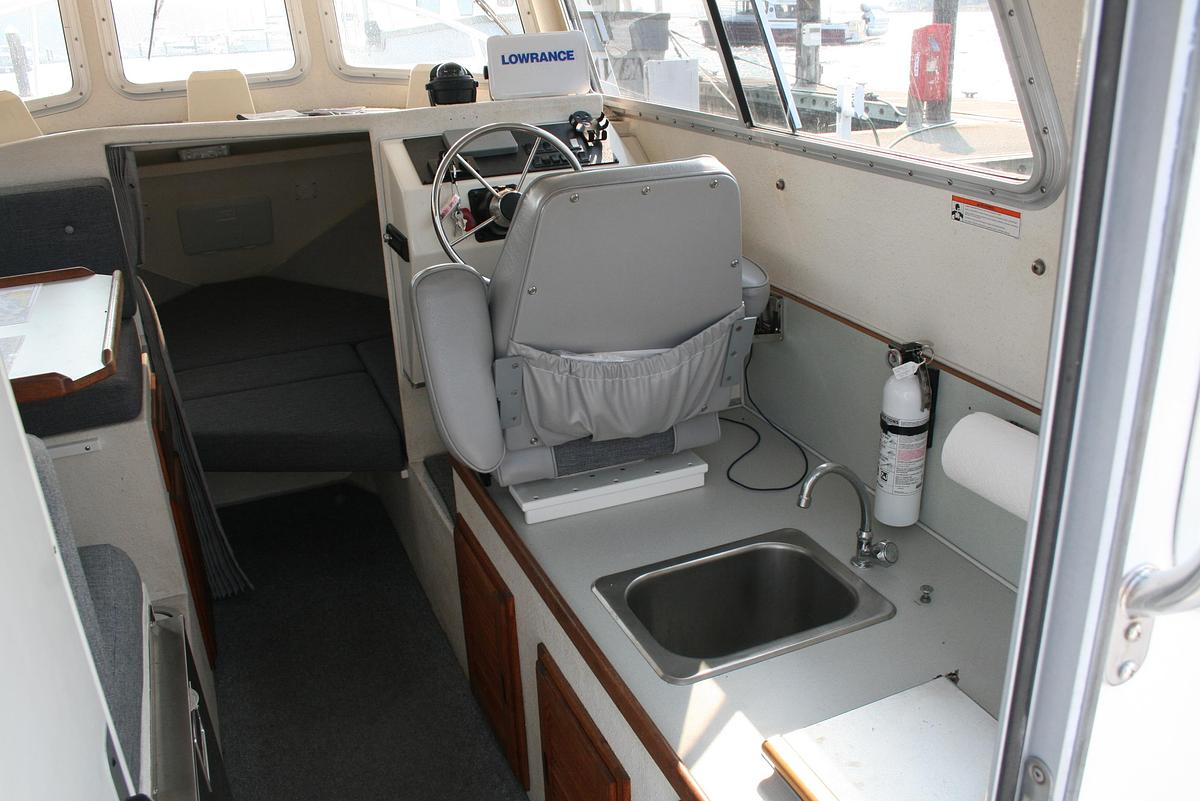 Used 2001 SeaSport 2400 Explorer