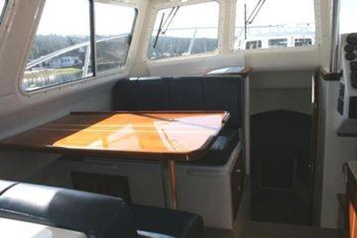 Used 2005 Ocean Sport Roamer 30 #19