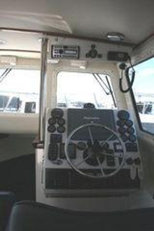 Used 2005 Ocean Sport Roamer 30 #19