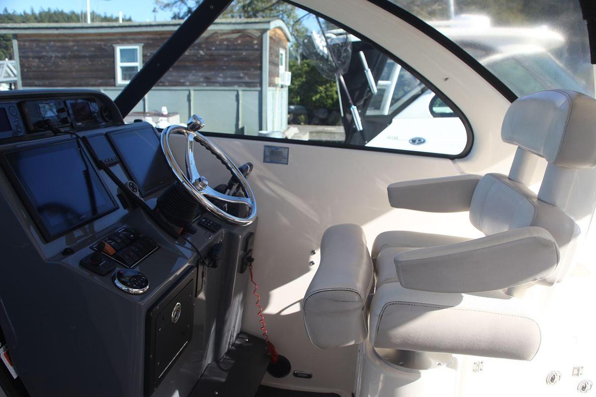 Used 2014 Pursuit OS 315 OFFSHORE