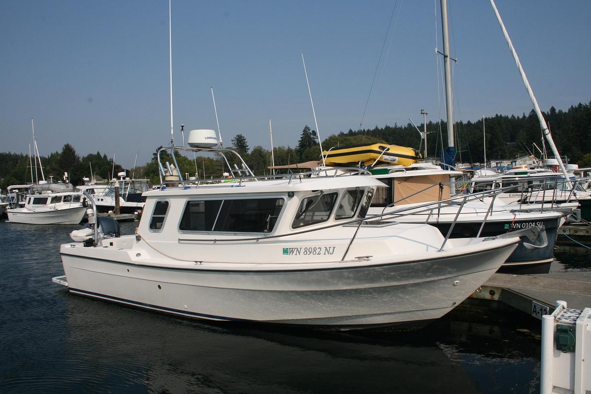 Used 2001 SeaSport 2400 Explorer