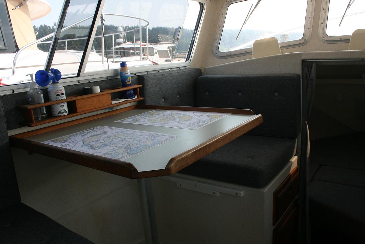 Used 2001 SeaSport 2400 Explorer