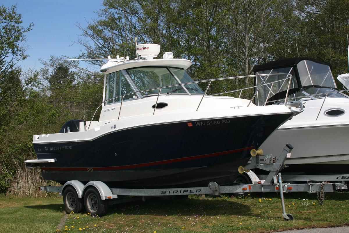 Used 2014 Seaswirl Striper 220 WA