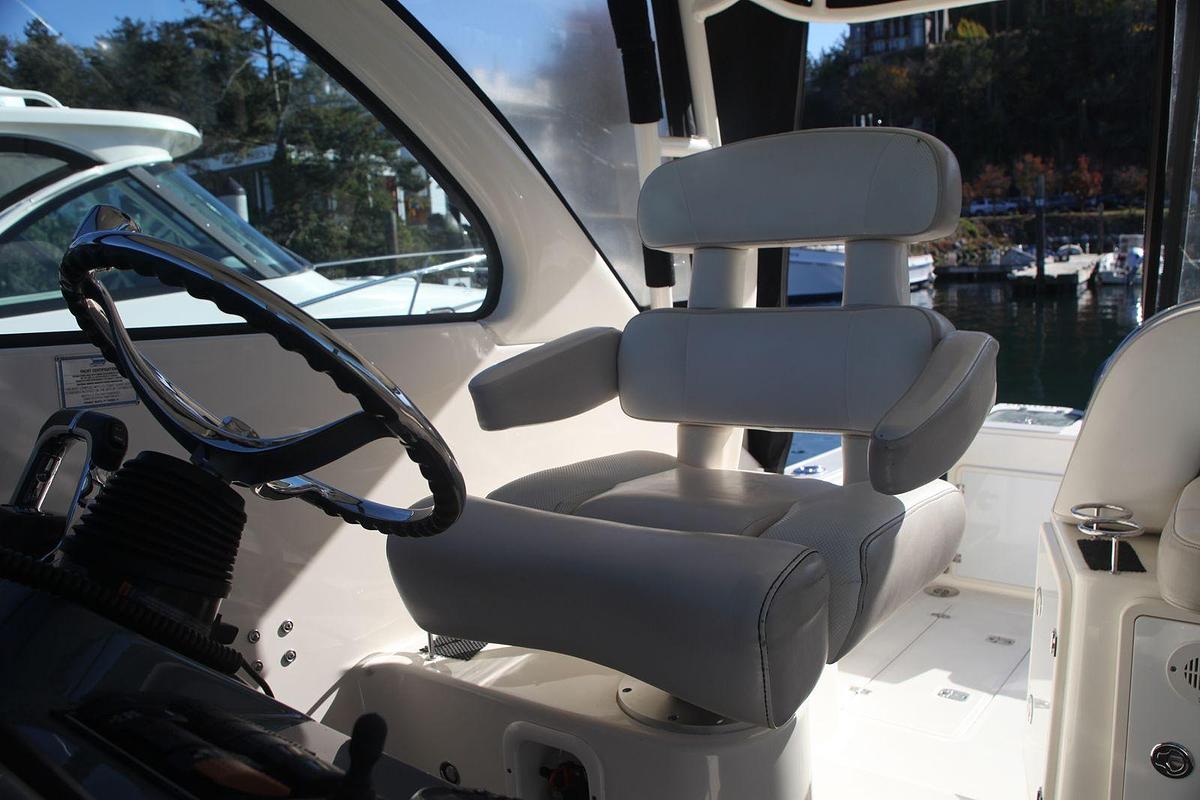 Used 2014 Pursuit OS 315 OFFSHORE