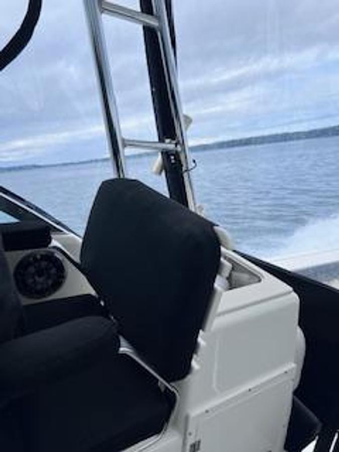 Used 2005 Pursuit 3370 Offshore