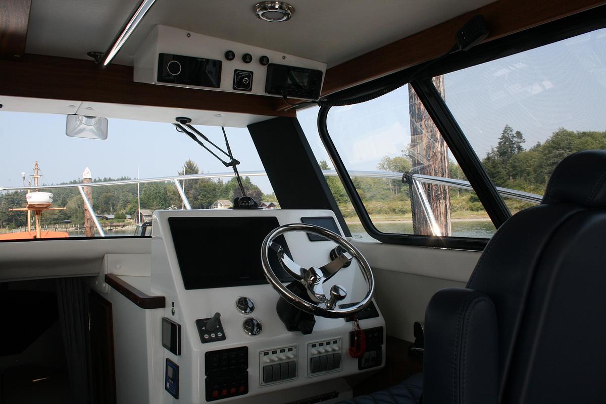Used 2027 Ocean Sport Roamer 30 #141