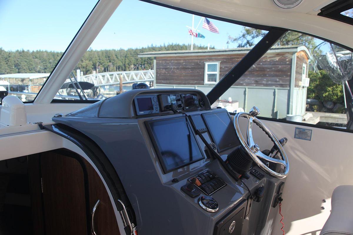 Used 2014 Pursuit OS 315 OFFSHORE