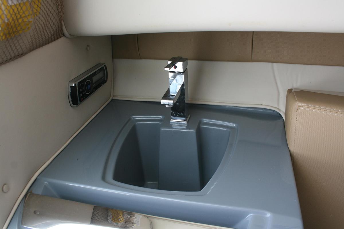 Used 2014 Seaswirl Striper 220 WA