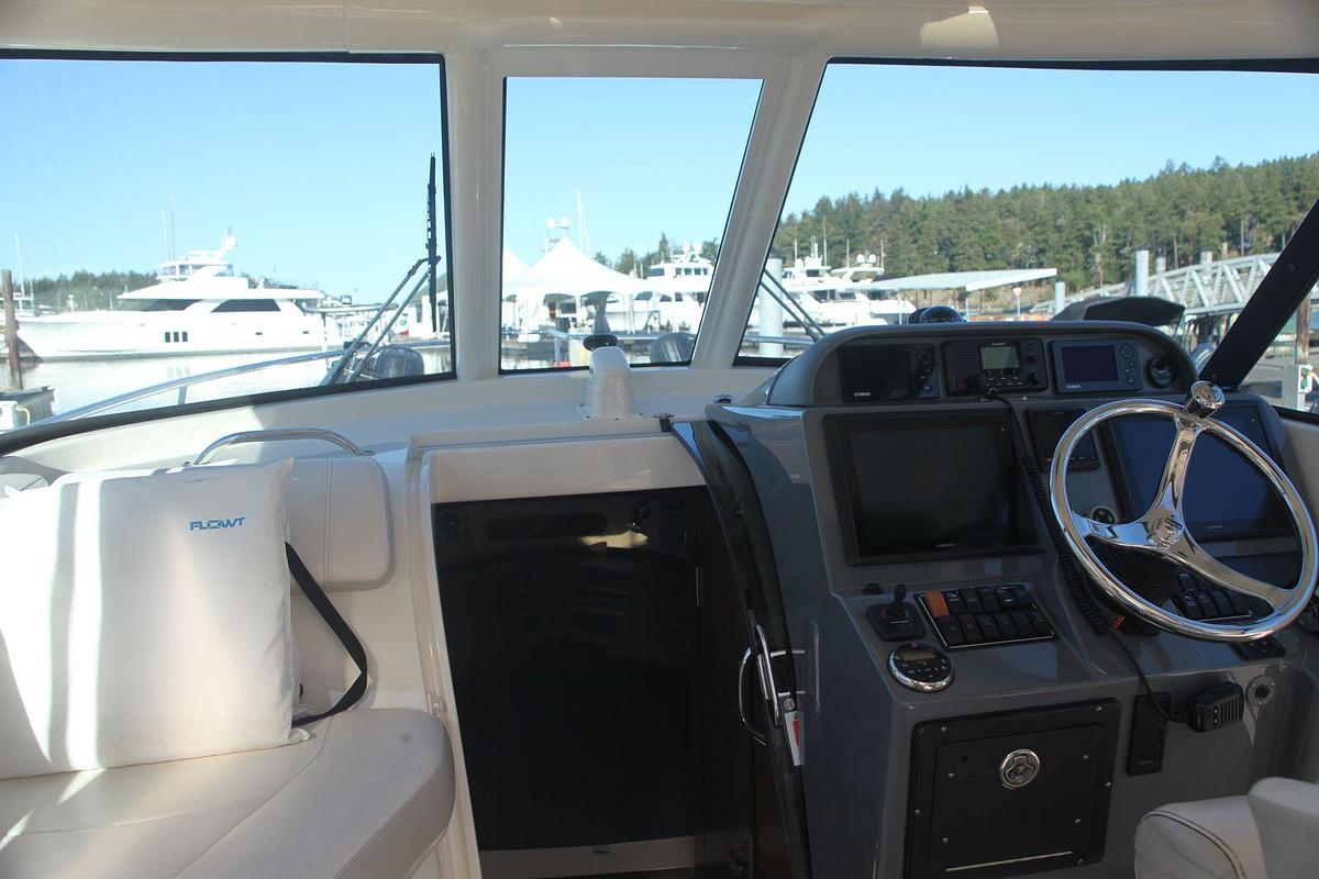 Used 2014 Pursuit OS 315 OFFSHORE