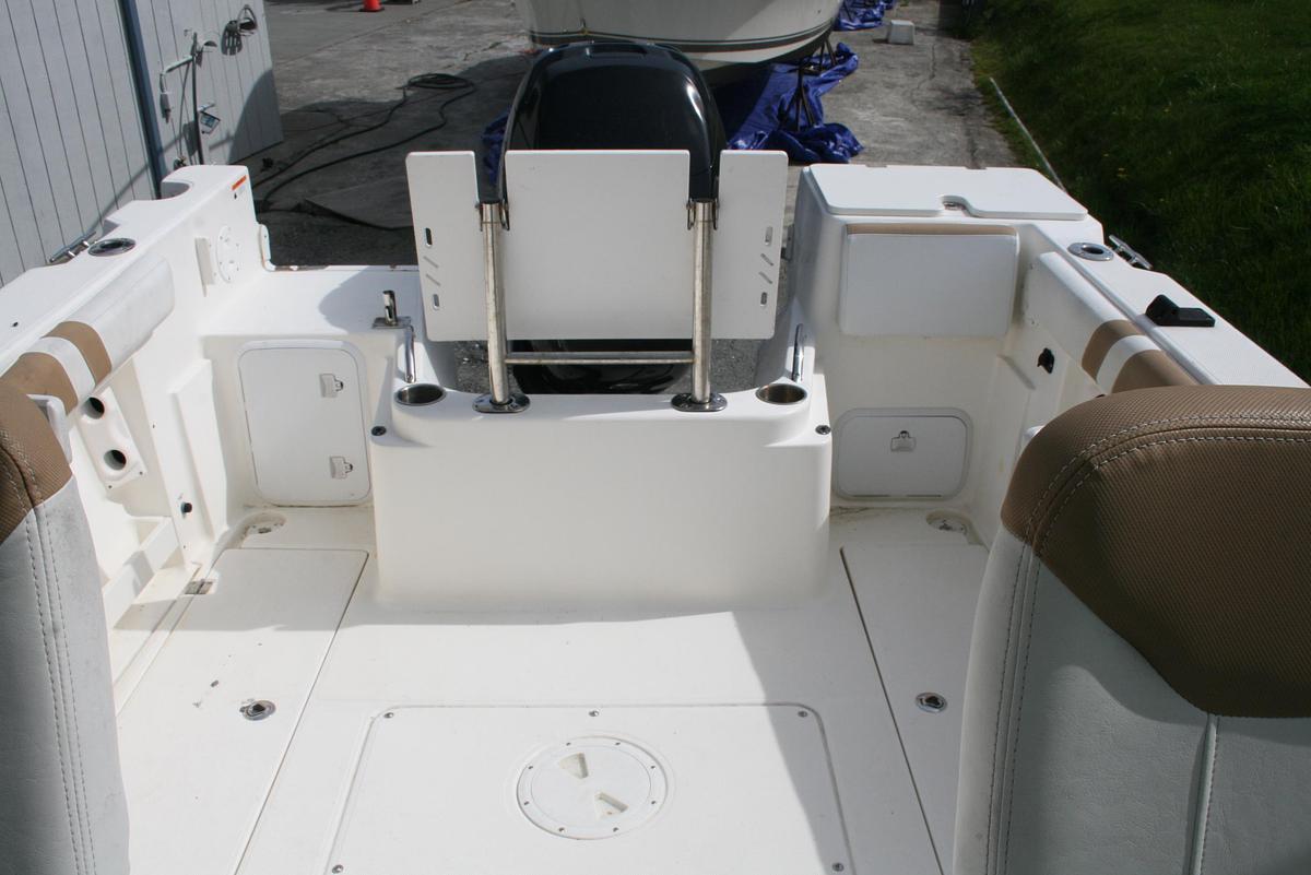 Used 2014 Seaswirl Striper 220 WA