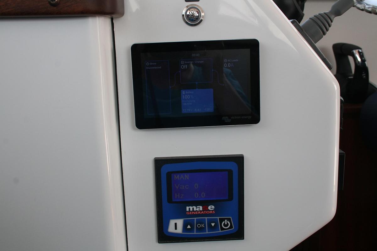 Used 2027 Ocean Sport Roamer 30 #141