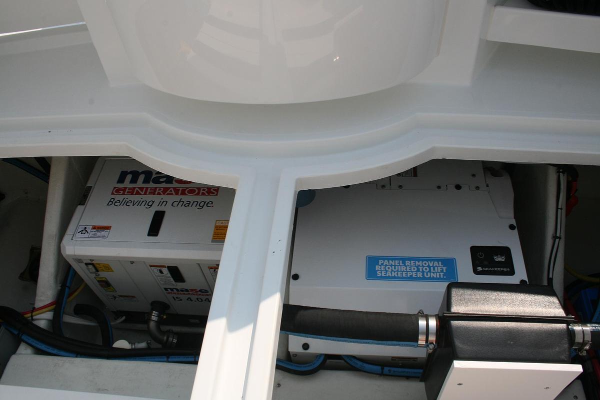 Used 2027 Ocean Sport Roamer 30 #141