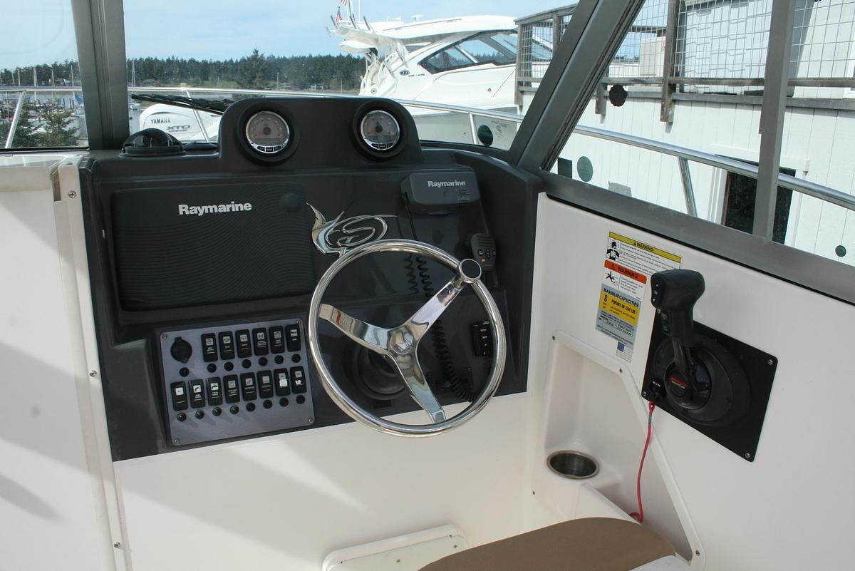 Used 2014 Seaswirl Striper 220 WA