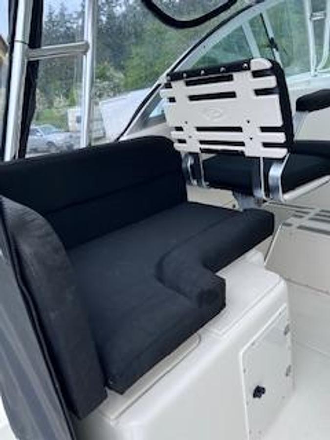 Used 2005 Pursuit 3370 Offshore