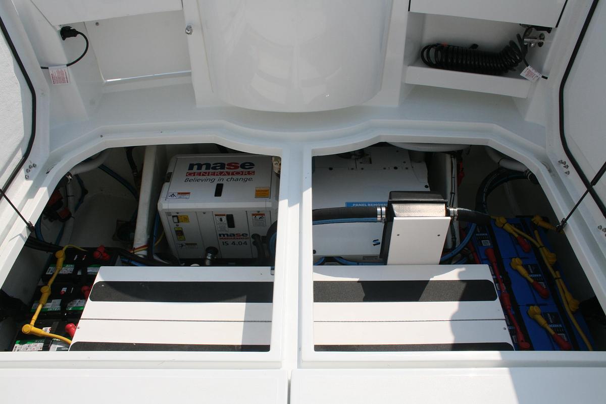 Used 2027 Ocean Sport Roamer 30 #141