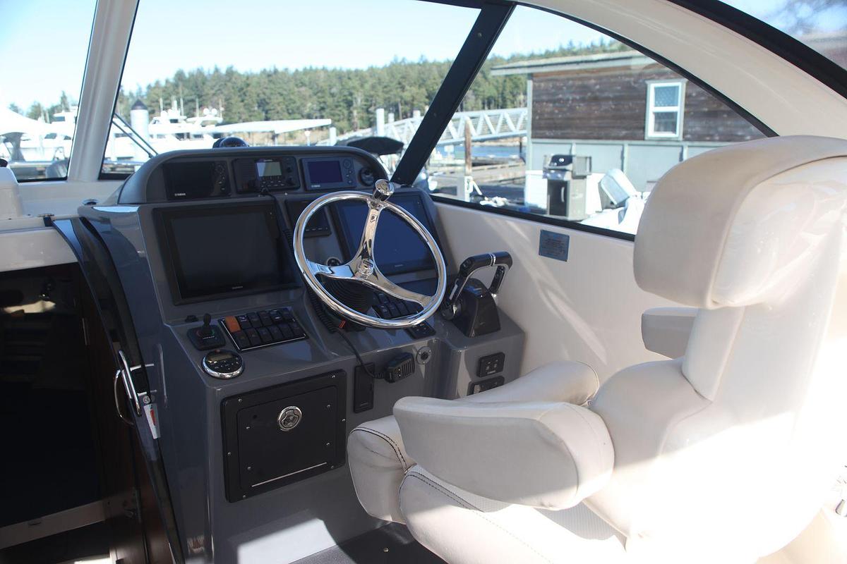 Used 2014 Pursuit OS 315 OFFSHORE