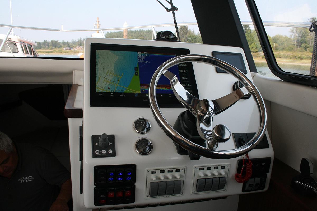 Used 2027 Ocean Sport Roamer 30 #141