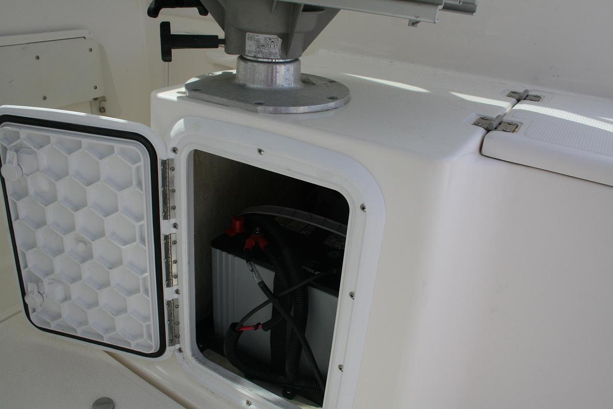 Used 2014 Seaswirl Striper 220 WA