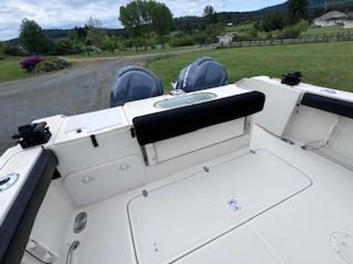 Used 2005 Pursuit 3370 Offshore