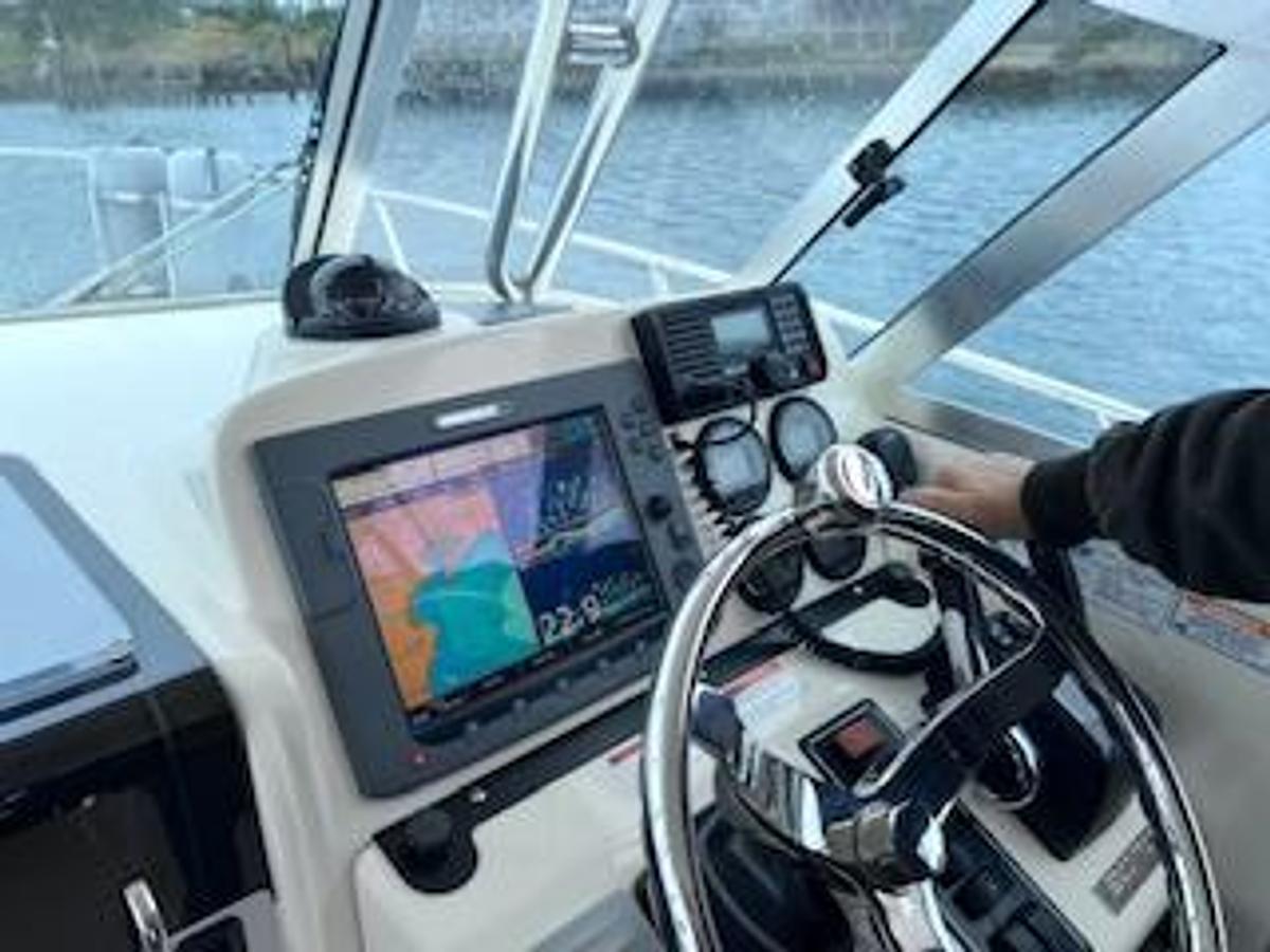 Used 2005 Pursuit 3370 Offshore