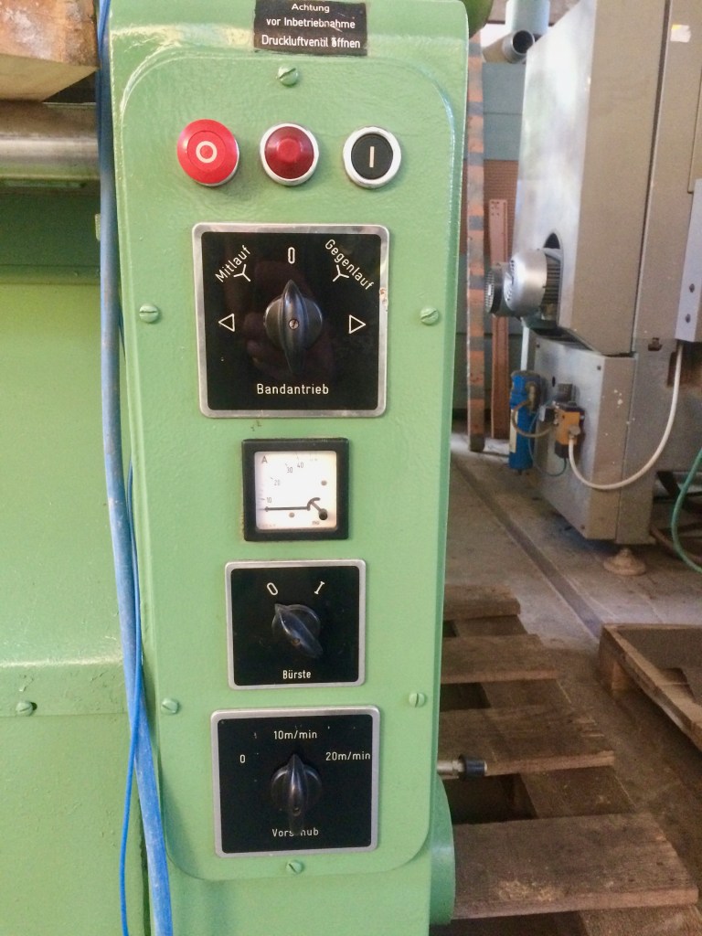 Usato Levigatrice a rulli e spazzola inferiori, marca Butfering, larghezza di lavoro 1100 mm. usata.