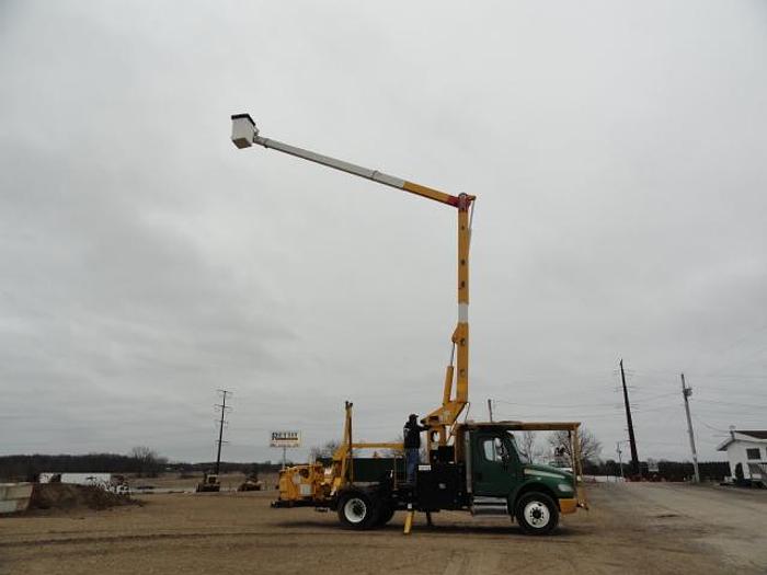 Used 2010 FREIGHTLINER BUSINESS CLASS M2 106