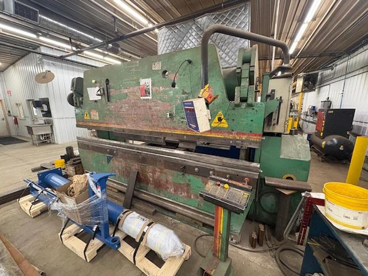 Used 175 Ton x 12' Accurpress Model 717512 Press Brake