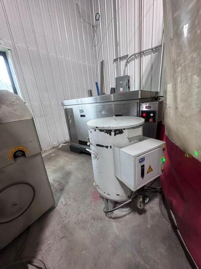 Used A&V Waterjet 6' x 12' Table