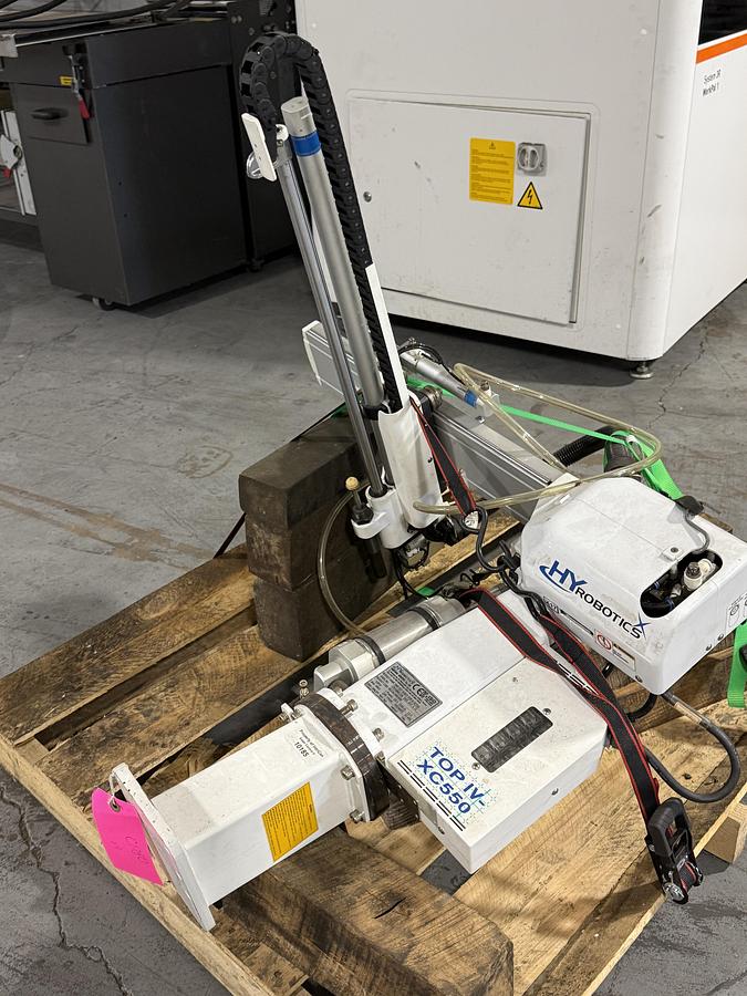 Used HY Robotics Take Out Robot (TOP IV-XC550), 2017