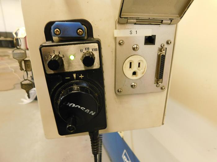 Used Doosan Daewoo DMV-4020 CNC Vertical Machining Center Fanuc