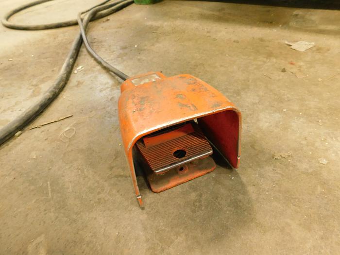 Used Accushear 62508 Hydraulic Shear 8'x1/4"