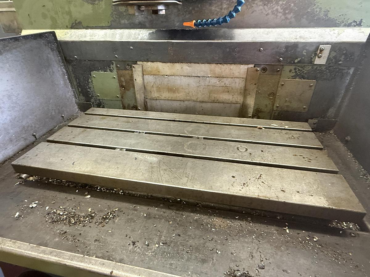 Used Makino KE55 Vertical Mill
