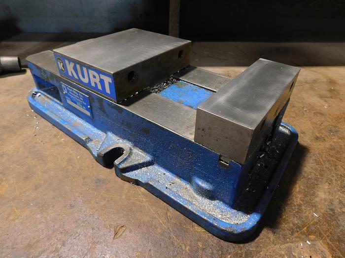 Used Kurt D675 6"-Machine Vise