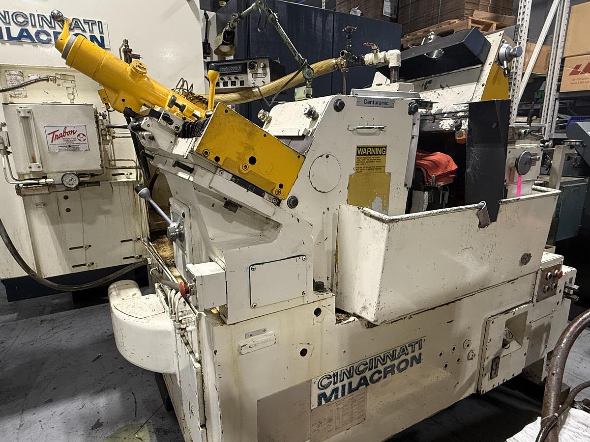 Used Cincinnati Milacron 220-8 Centerless Grinder