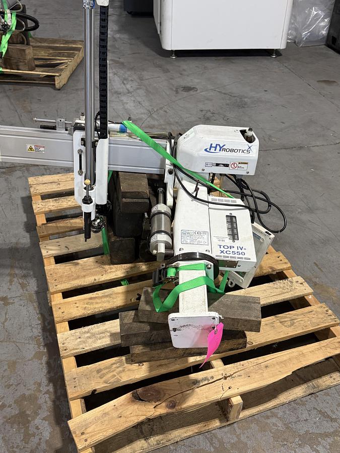 Used HY Robotics Take Out Robot (TOP IV-XC550), 2017